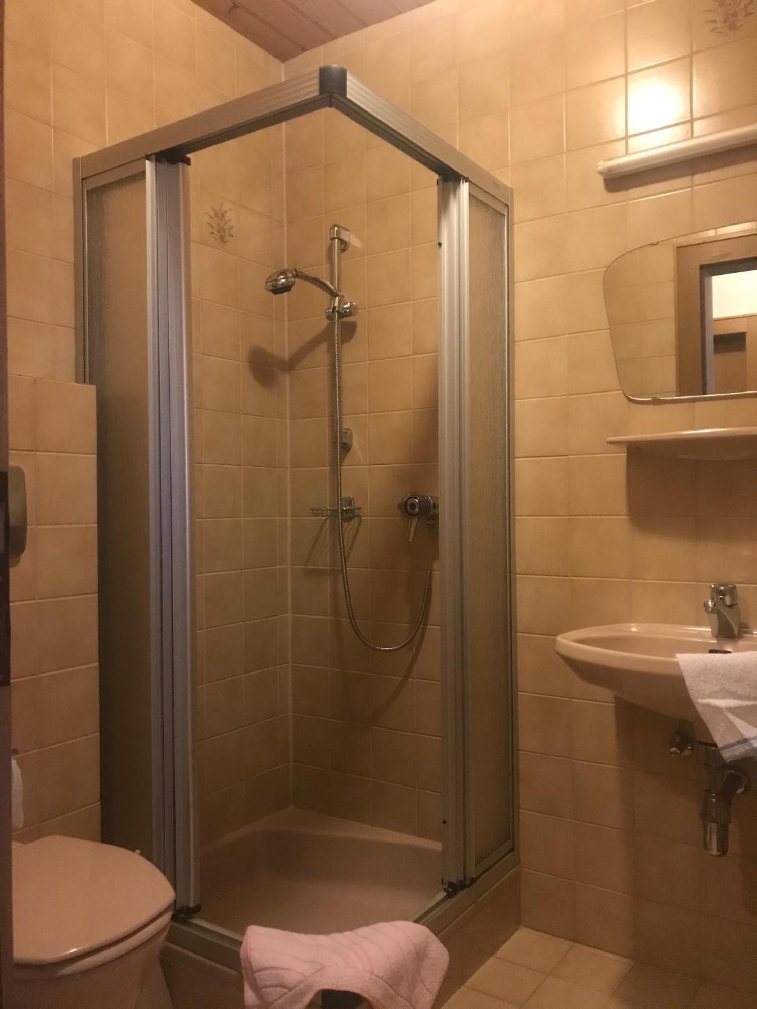 Gasthof Wacht Untertilliach Zimmer foto
